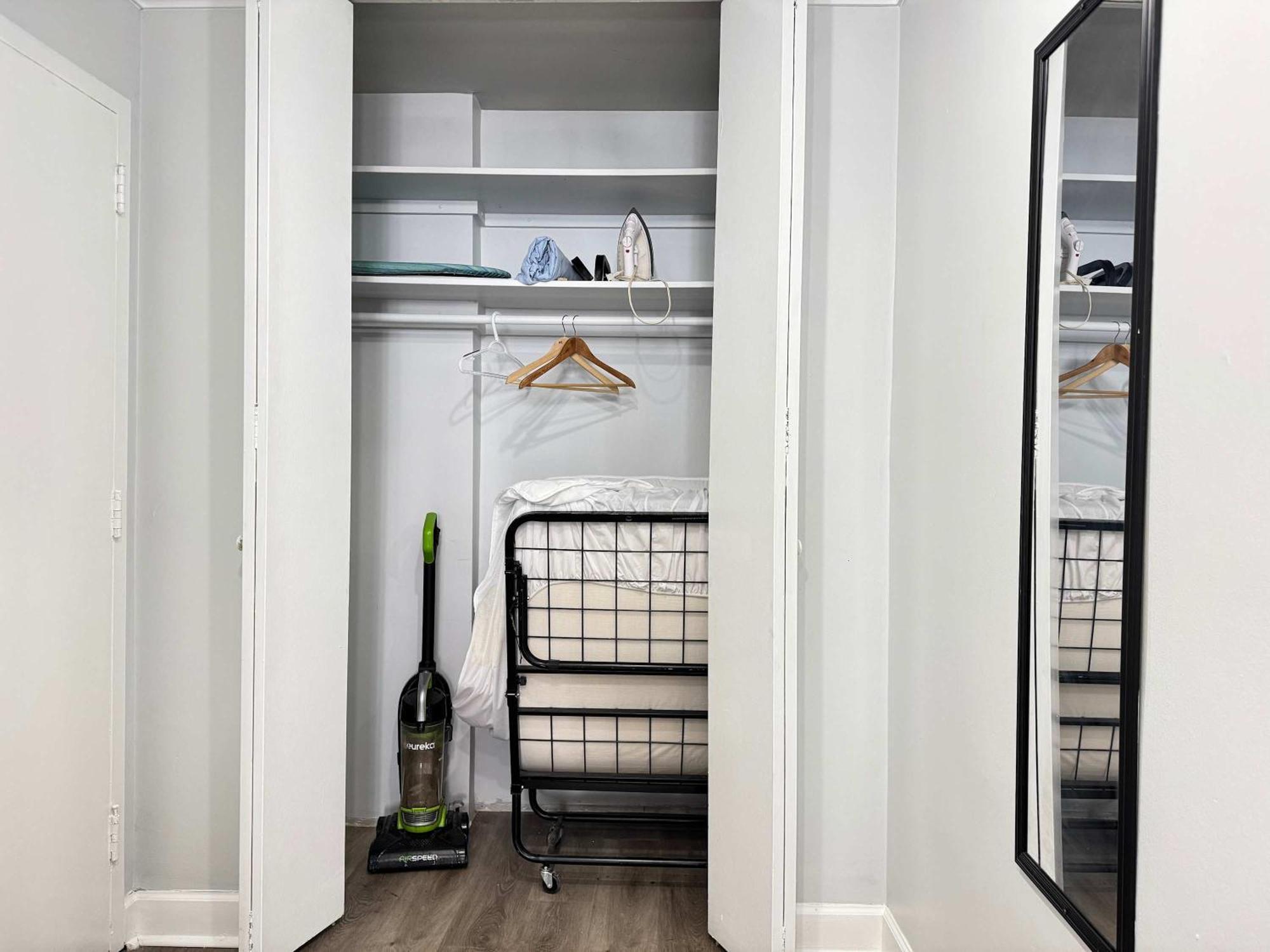 Downtown! Life! Onsite Parking Lm1701 Holiday home