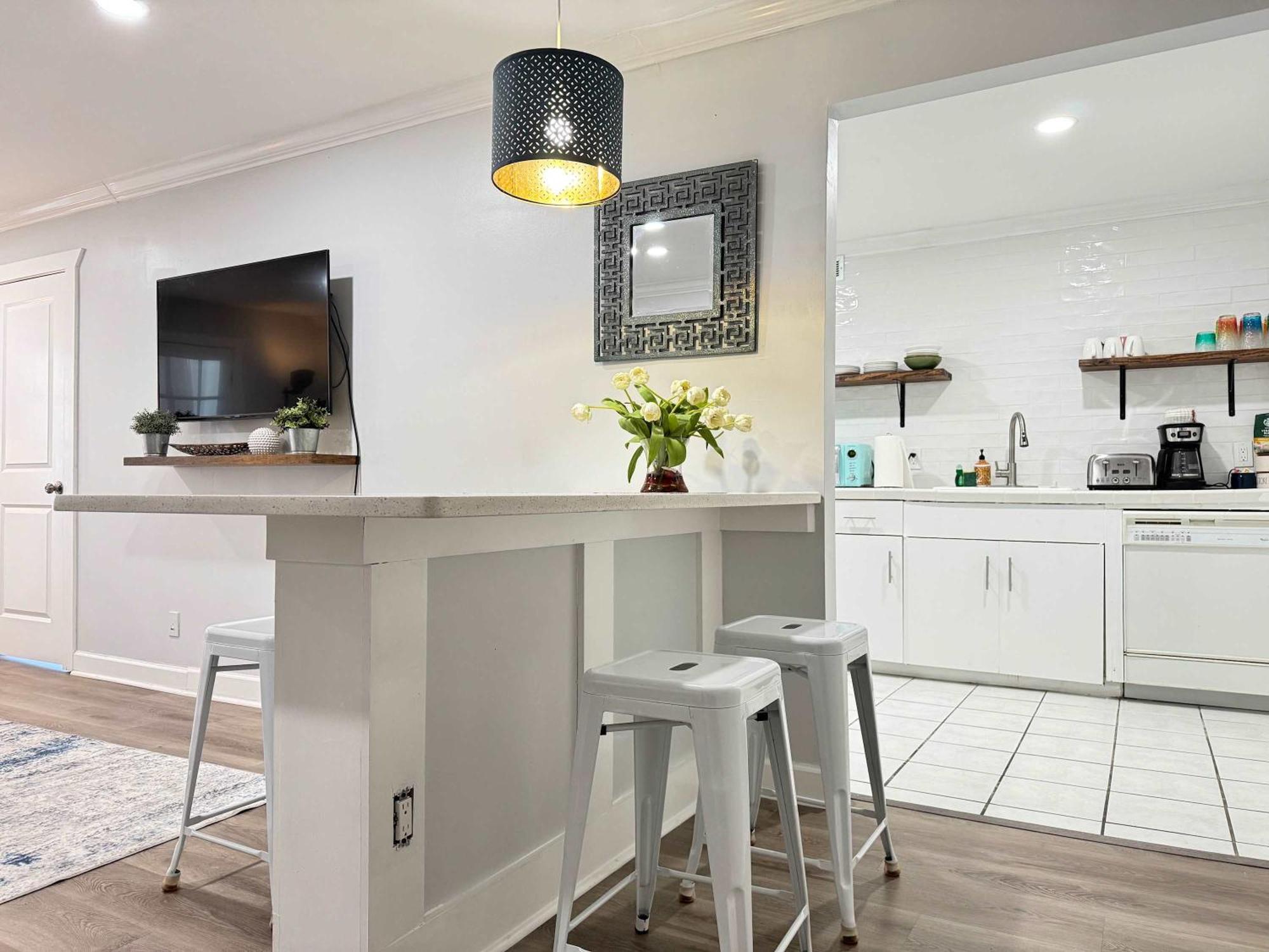 Downtown! Life! Onsite Parking Lm1701 Holiday home